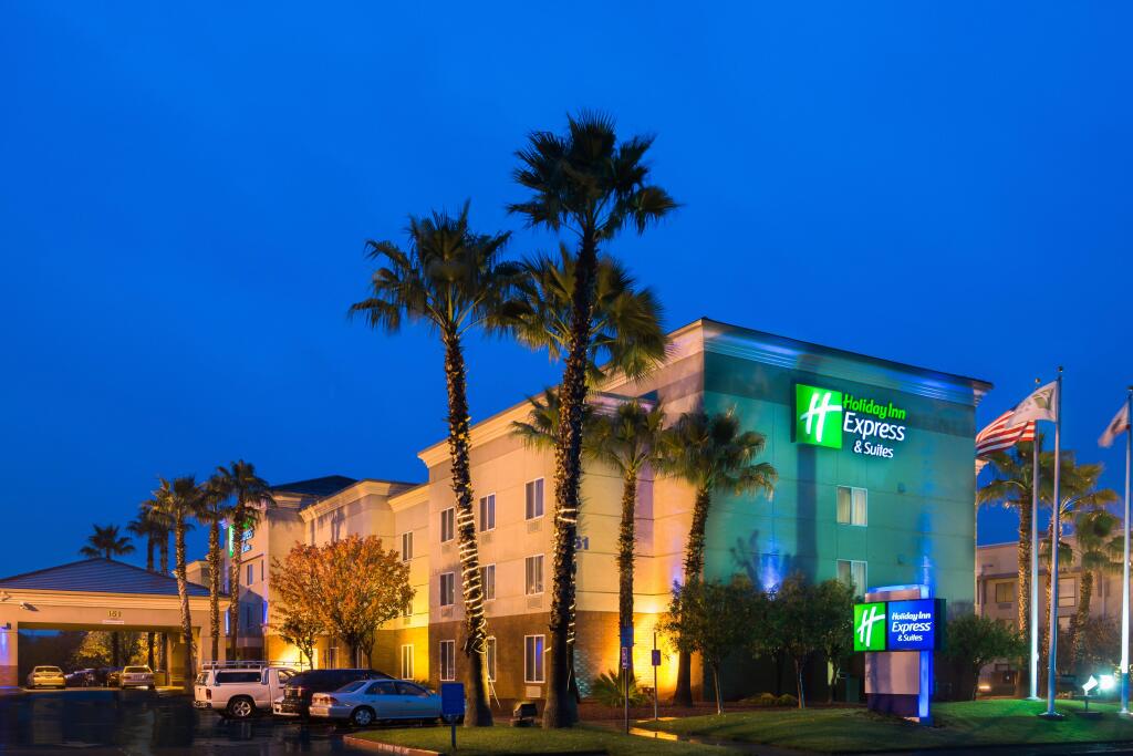 Holiday Inn Express Hotel & Suites Vacaville by IHG