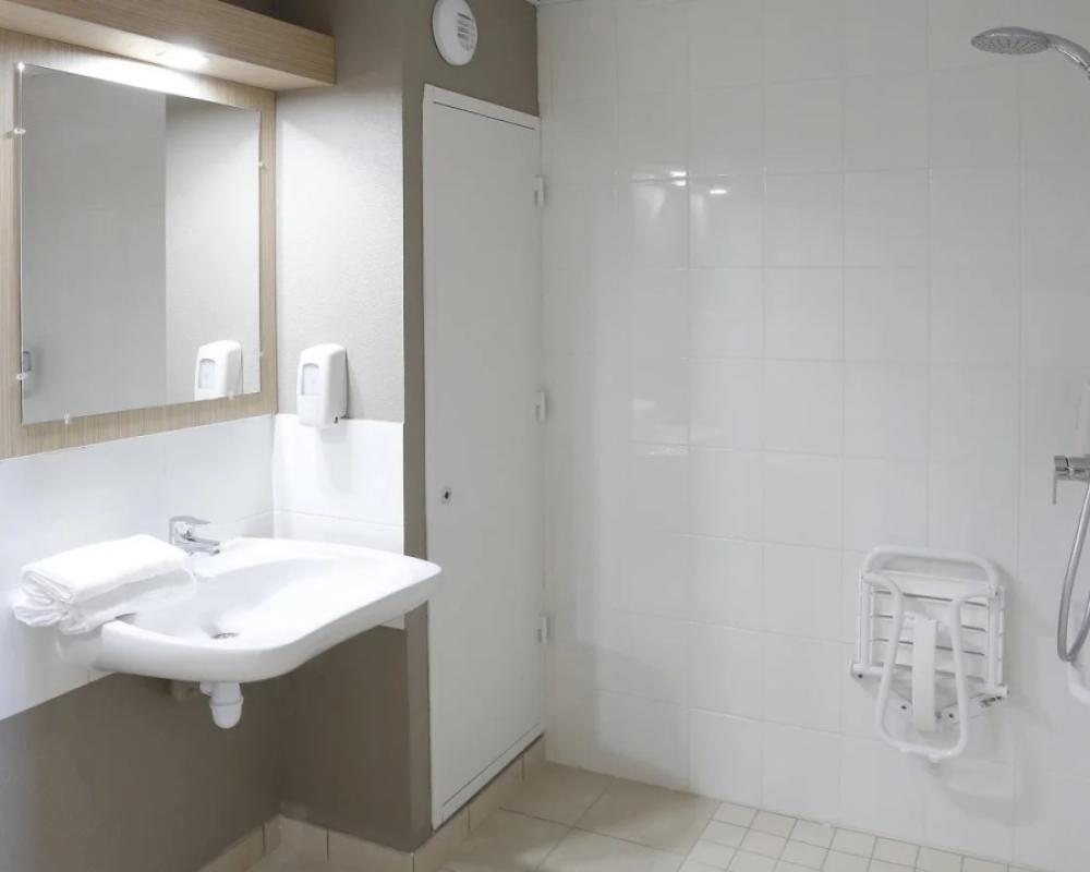 фото B&B HOTEL Gap