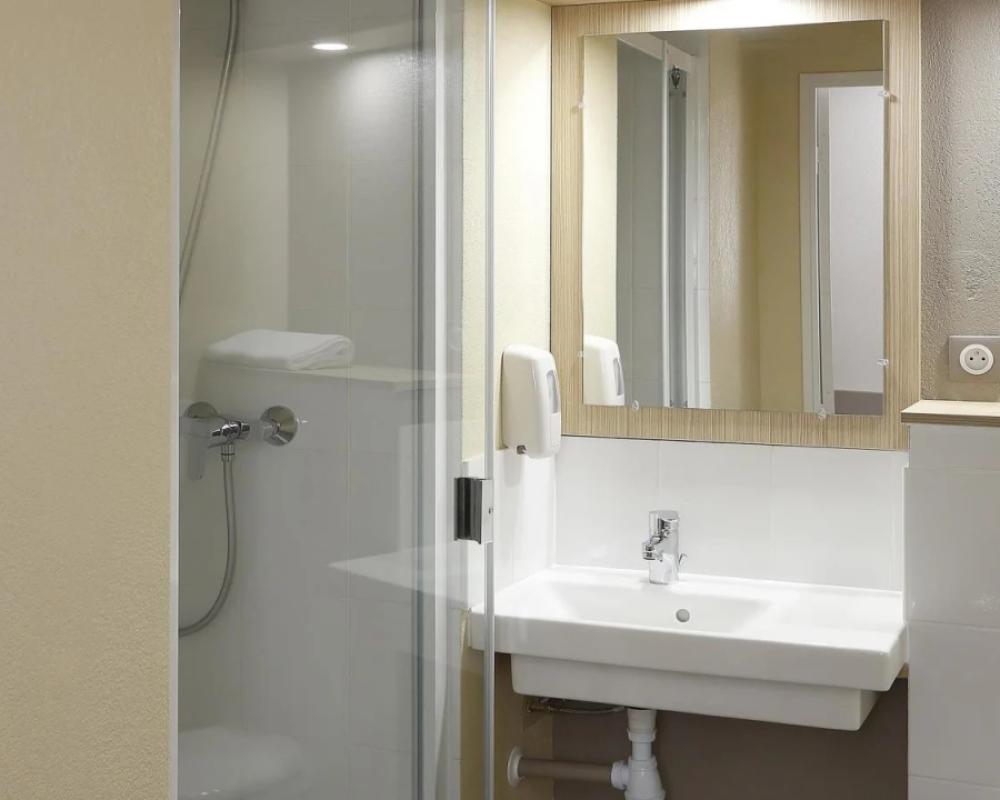 фото B&B HOTEL Gap