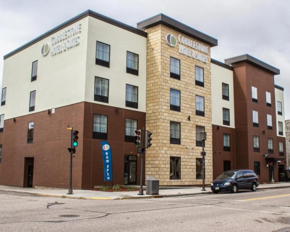Cobblestone Hotel & Suites – Chippewa Falls