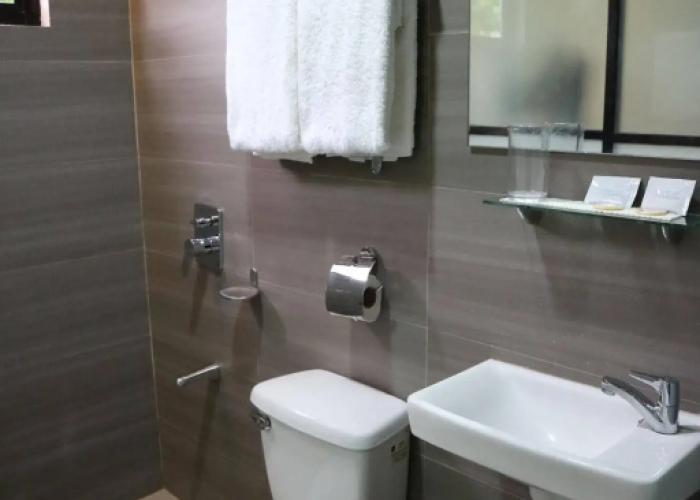 RedDoorz near Trade School Gensan