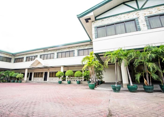 Family Country Hotel & Convention Center