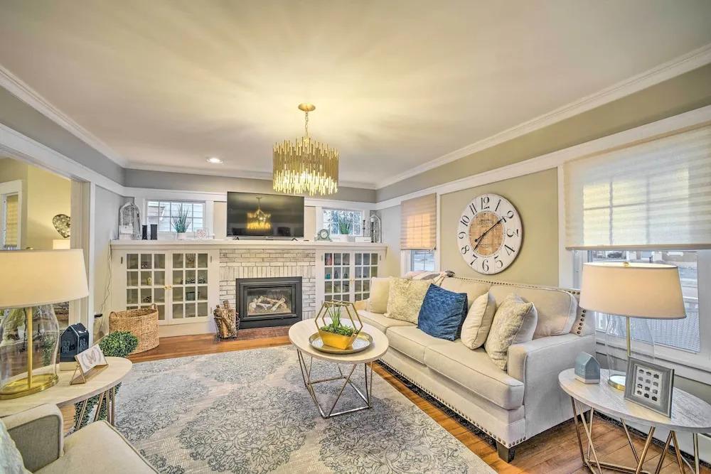 Family-friendly Glens Falls Home w/ Sun Porch