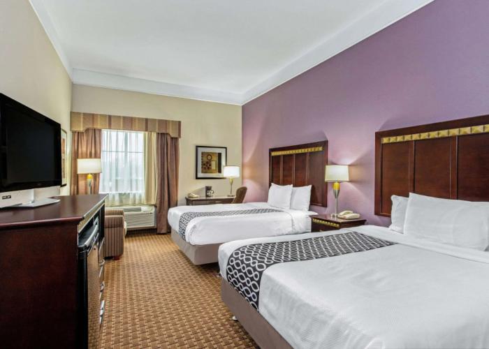 La Quinta Inn & Suites by Wyndham Cleburne