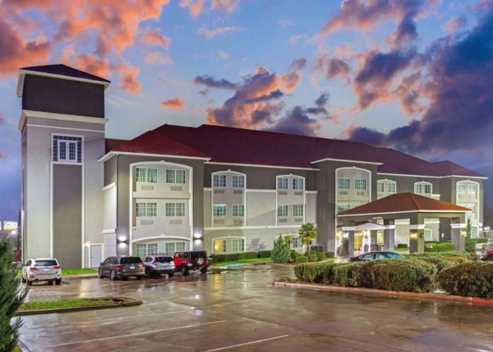 La Quinta Inn & Suites by Wyndham Cleburne