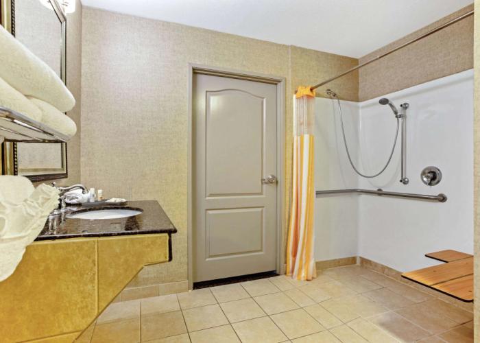 La Quinta Inn & Suites by Wyndham Cleburne