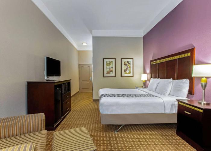 La Quinta Inn & Suites by Wyndham Cleburne