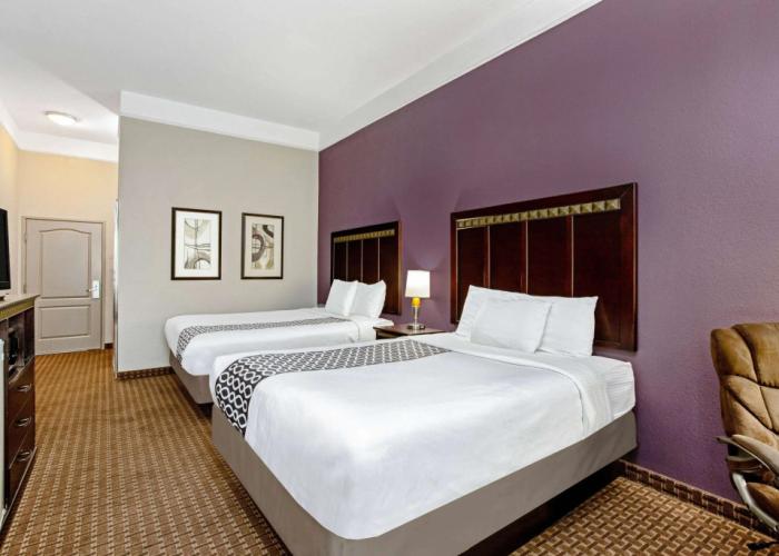 La Quinta Inn & Suites by Wyndham Cleburne