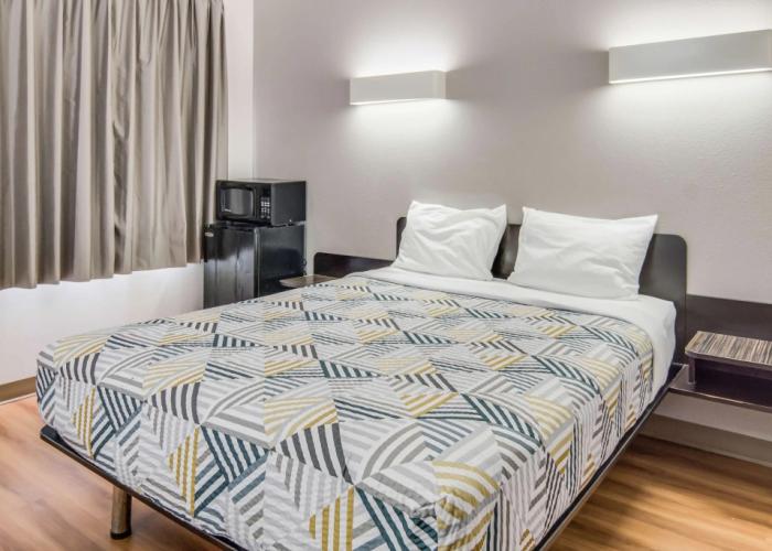 Motel 6 Cleburne, TX