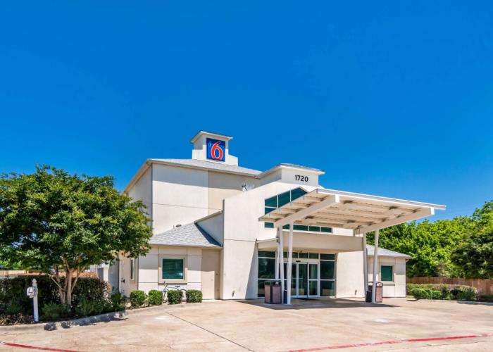 Motel 6 Cleburne, TX