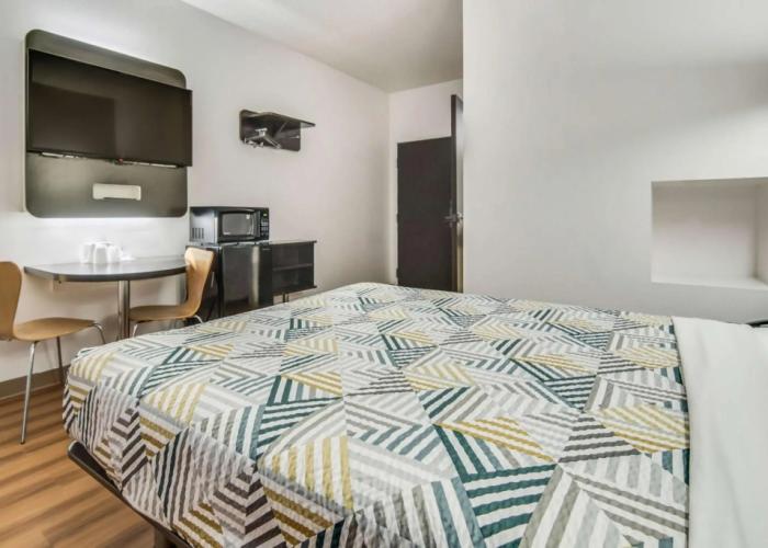 Motel 6 Cleburne, TX