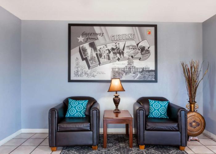 Super 8 by Wyndham Cleburne
