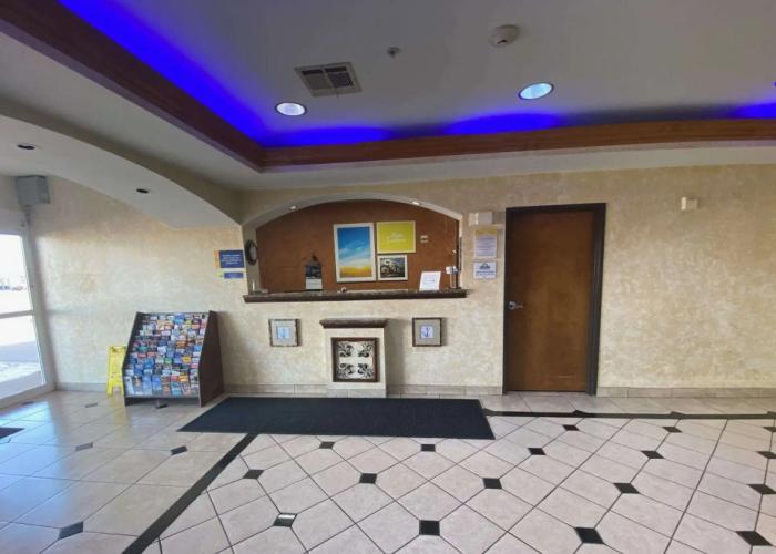 Days Inn & Suites by Wyndham Cleburne TX