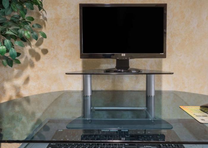 Days Inn & Suites by Wyndham Cleburne TX