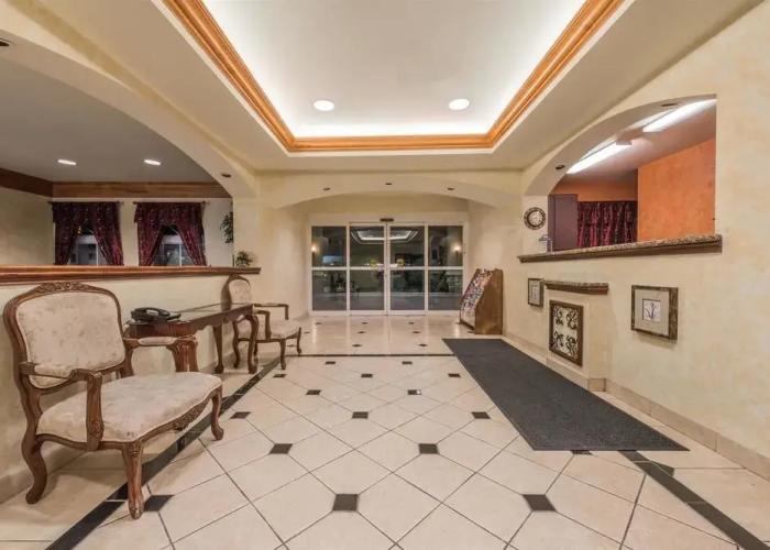 Days Inn & Suites Cleburne TX