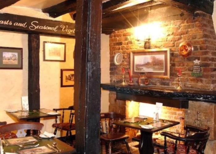 The New Inn by Roomsbooked