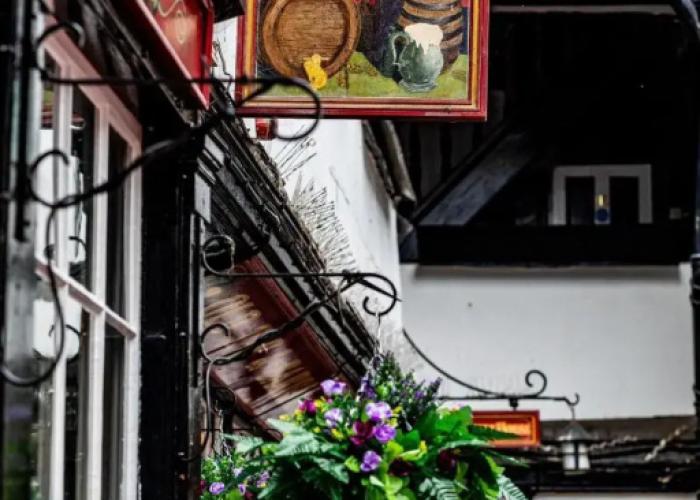 The New Inn by Roomsbooked