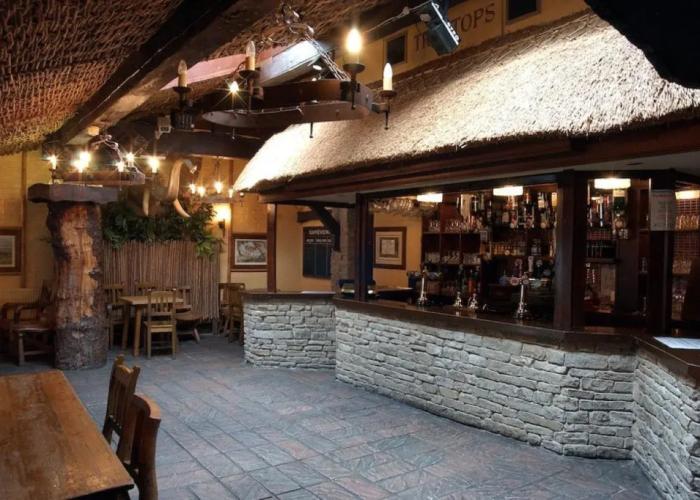 The New Inn by Roomsbooked