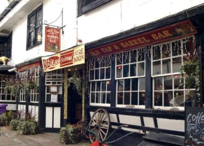 The New Inn by Roomsbooked