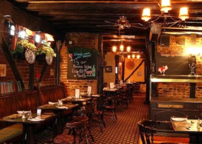The New Inn by Roomsbooked