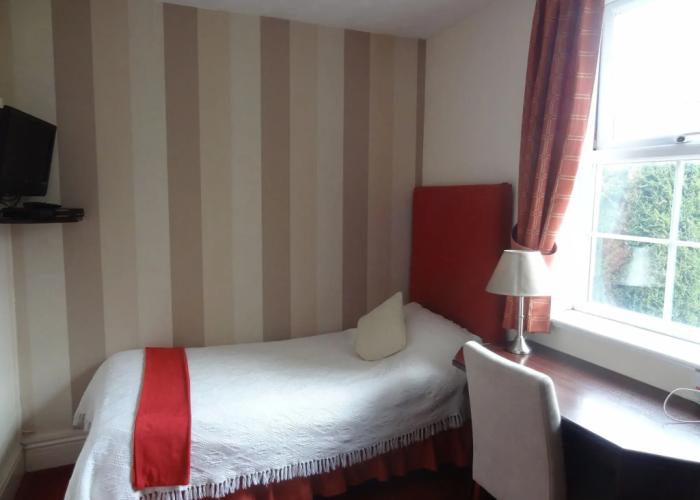 The Edward Hotel
