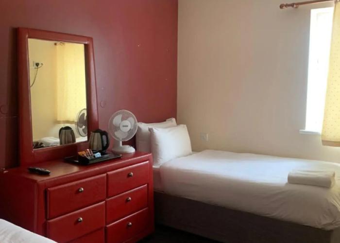 OYO Go2 Gloucester Hotel