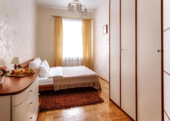 EvroUjut Prostornye chetyrehkomnatnye apartamenty v centre Apartments