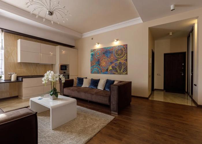 EvroUjut V centre s dzhakuzi Apartments