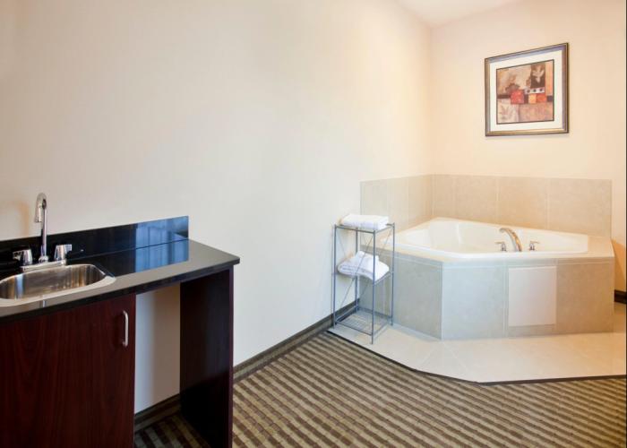 Holiday Inn Express & Suites Guthrie North Edmond by IHG