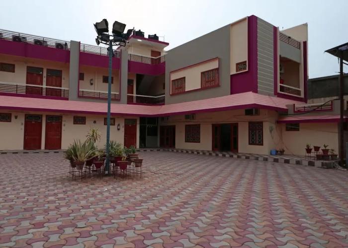 OYO Flagship 15267 Chaitdeep Palace