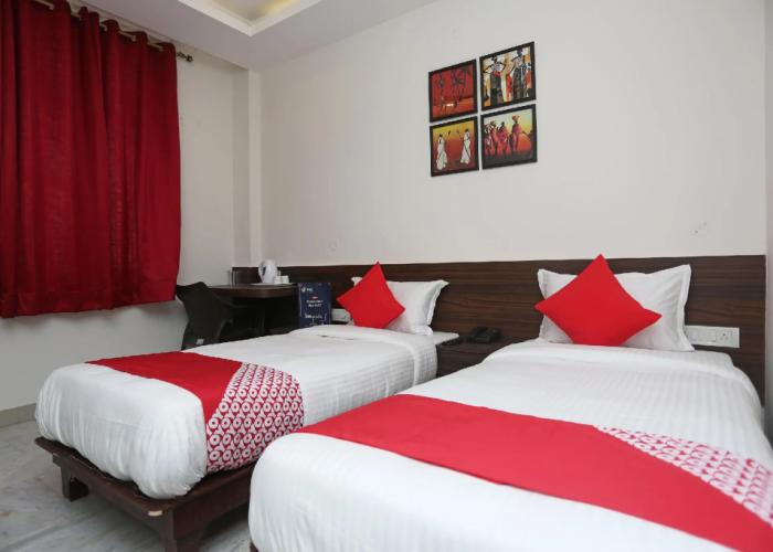 OYO Flagship 18533 Tulip Inn