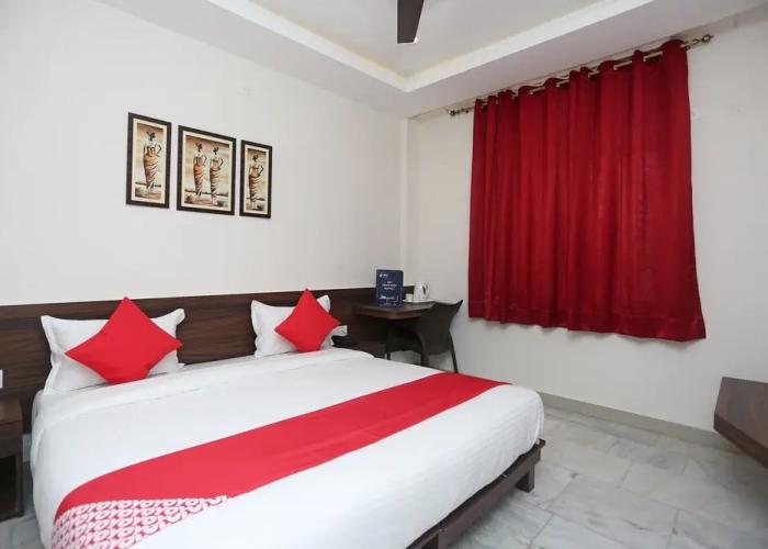 OYO Flagship 18533 Tulip Inn