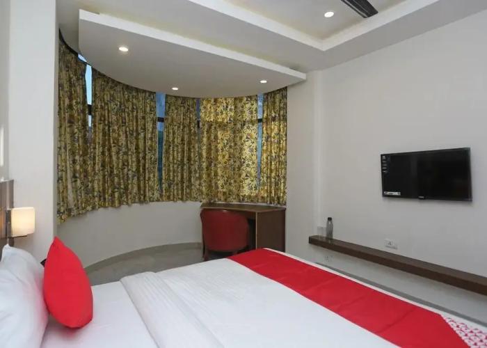 OYO Flagship 18533 Tulip Inn
