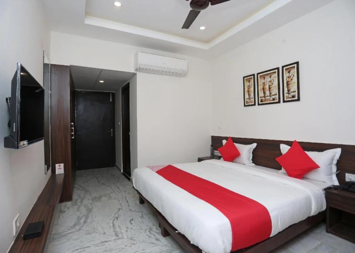 OYO Flagship 18533 Tulip Inn