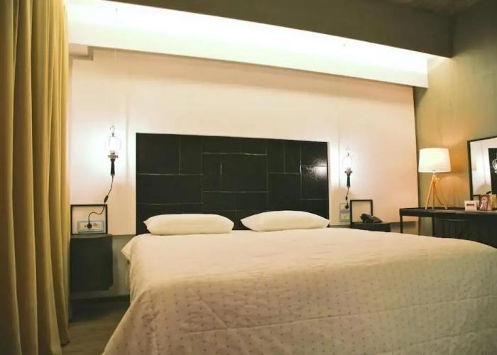 Adonis City Hotel