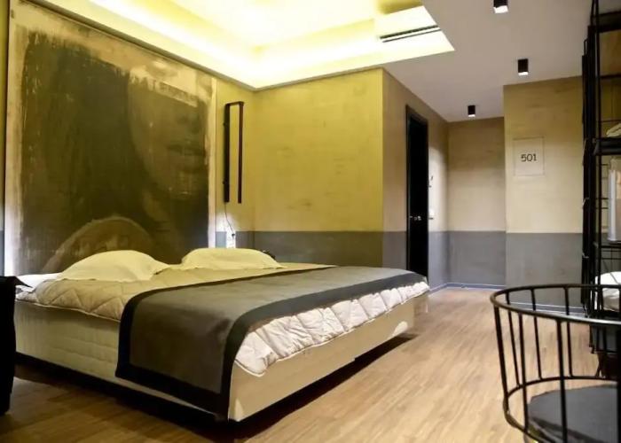 Adonis City Hotel