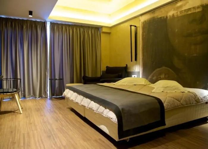 Adonis City Hotel