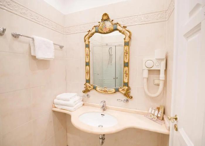 Palaiologos Luxury City Hotel