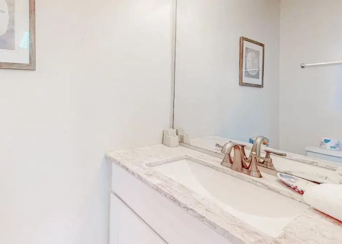 Direct Gulf Front Condo With Resort Pools With Hot Tubs - Steps to Beach