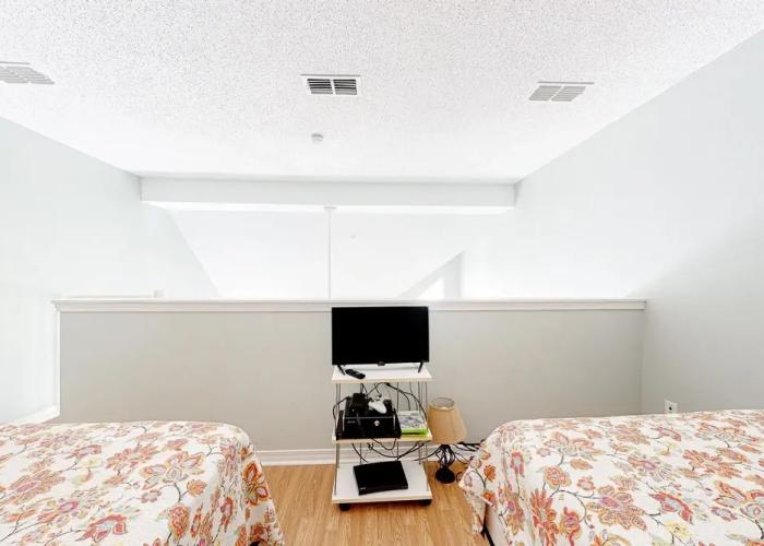 Direct Gulf Front Condo With Resort Pools With Hot Tubs - Steps to Beach