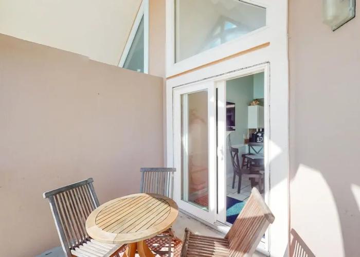 Direct Gulf Front Condo With Resort Pools With Hot Tubs - Steps to Beach