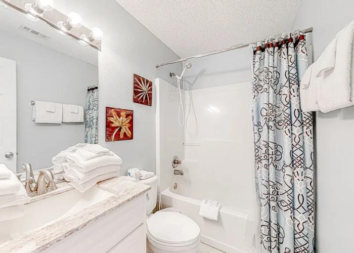 Direct Gulf Front Condo With Resort Pools With Hot Tubs - Steps to Beach