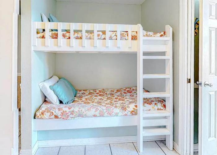 Direct Gulf Front Condo With Resort Pools With Hot Tubs - Steps to Beach