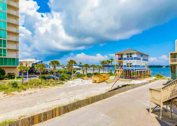 Summer House West C202