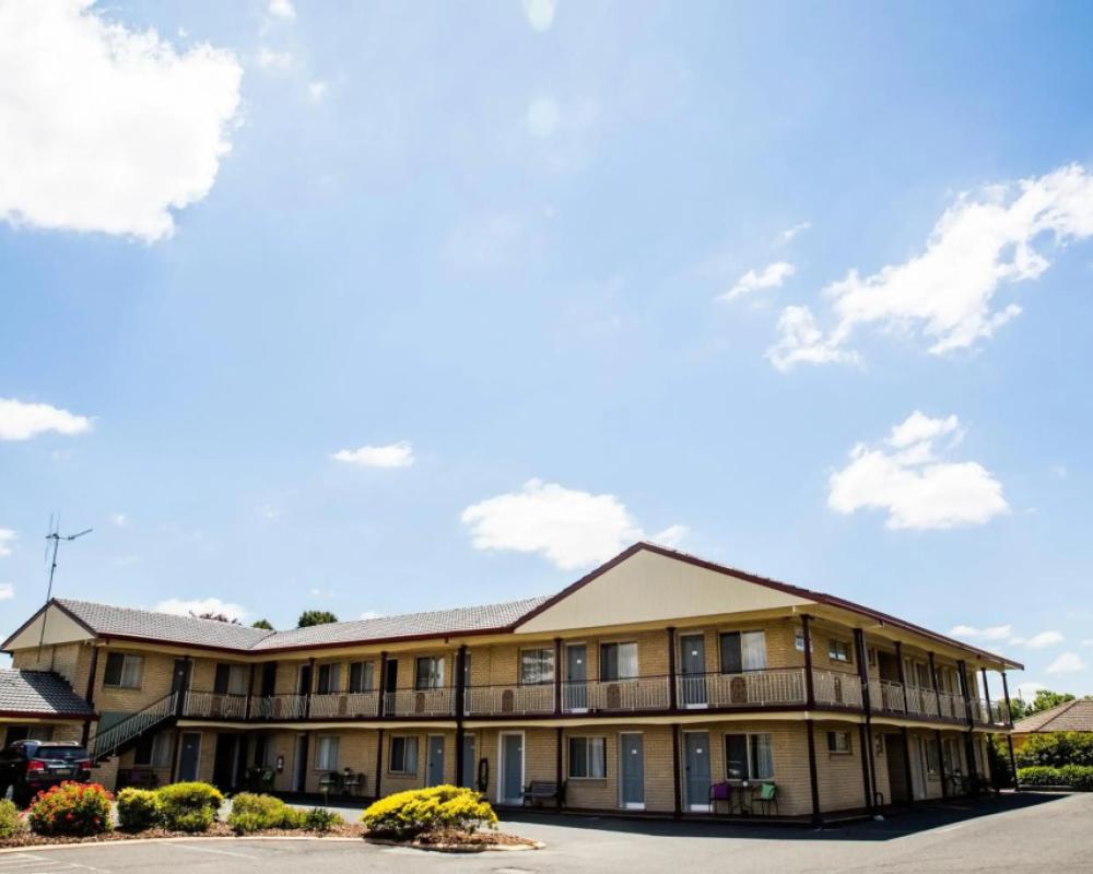 Lilac City Motor Inn & Steakhouse