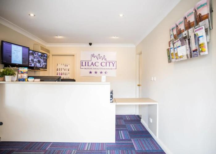 Lilac City Motor Inn & Steakhouse