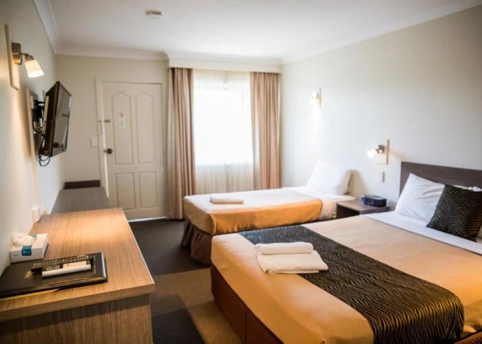 Lilac City Motor Inn & Steakhouse