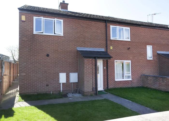 Two bedrooms self-contained flat with Free Parking - Flat 2