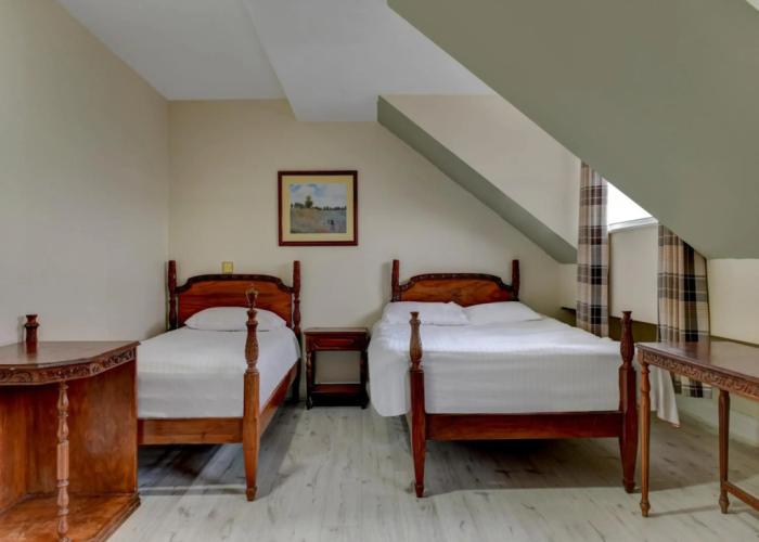 Empire Hotel