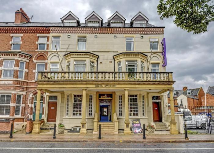 Empire Hotel
